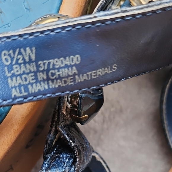 Libby Edelman Python Embossed Blue Sandals - Picture 7 of 7